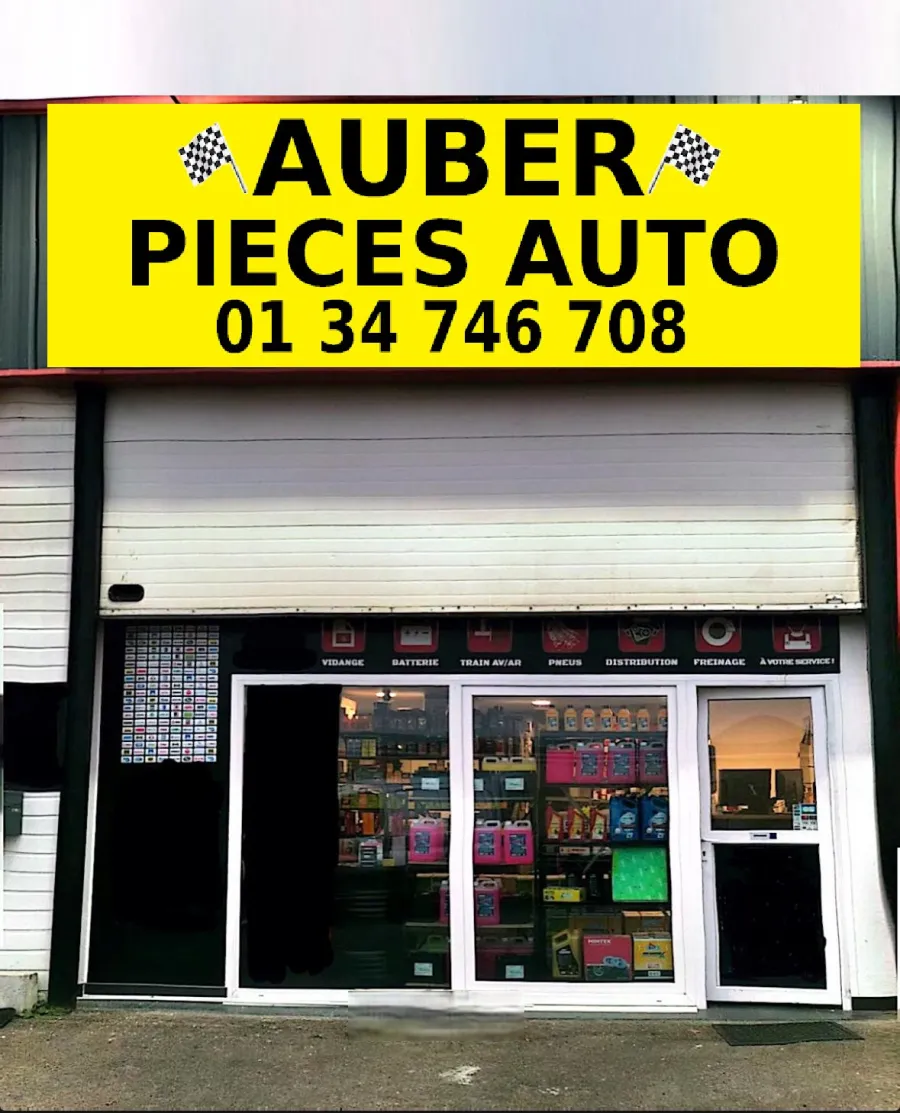 Façade d'Auber Pièces Auto, 43 avenue de l'Union à Aubergenville, avec l'enseigne jaune